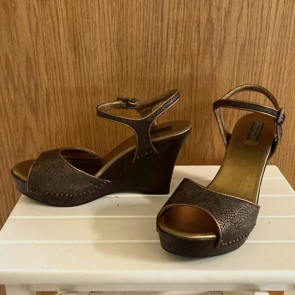PRADA Damask Pattern Shoes - Dark Wood Wedge - size 40 - Never worn